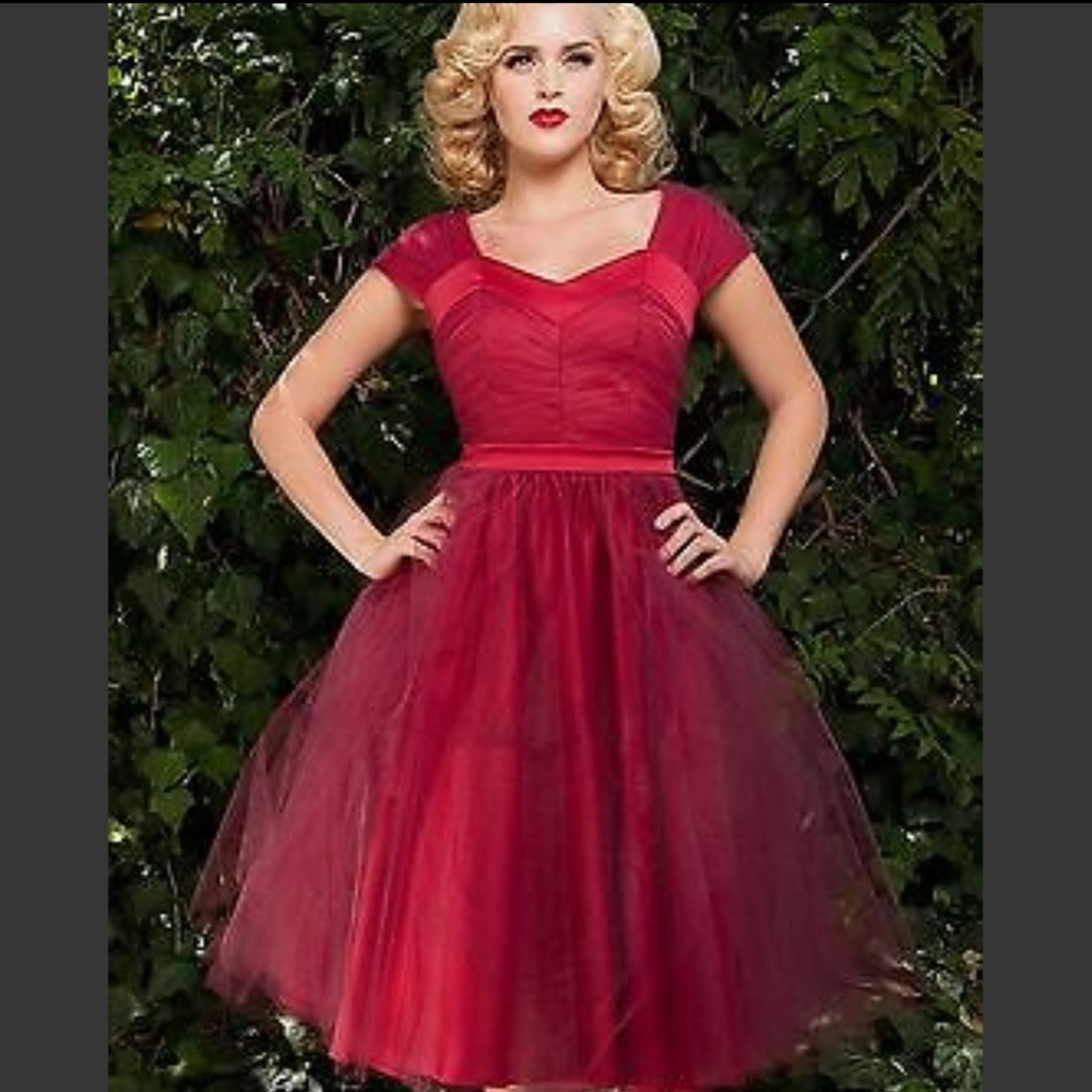 Laura Byrnes "Lesley-Ann" in red